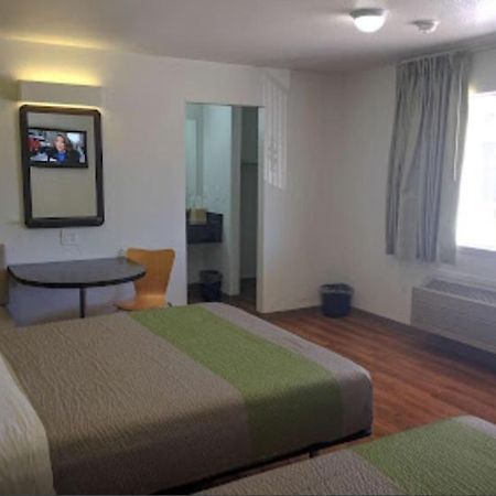 American Inn Хоторн Экстерьер фото