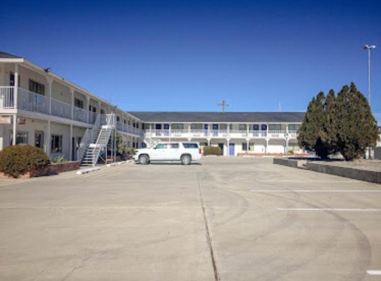 American Inn Хоторн Экстерьер фото
